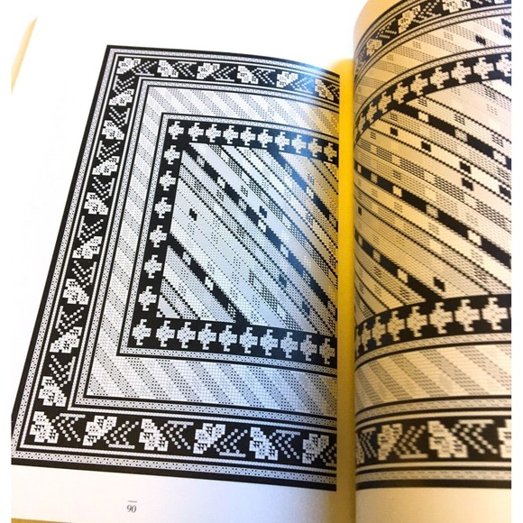 Oriental Carpets in Miniature : Charted Designs for Needlepoint or What You Will - Picture 6 of 10